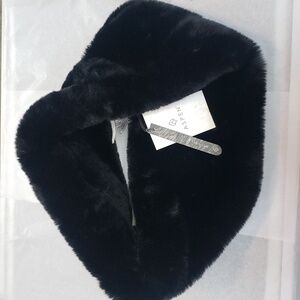 Aspen NWT Black Faux Fur Plush Neck Wrap